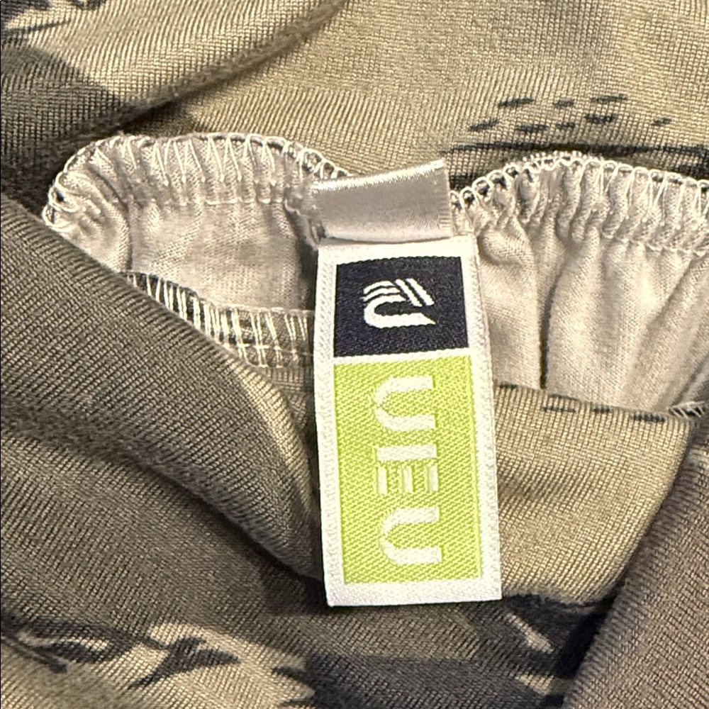 Camouflage Print Cropped Lounging Pants Size M - Picture 2 of 6